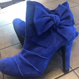 Adorable booties in blue suede
